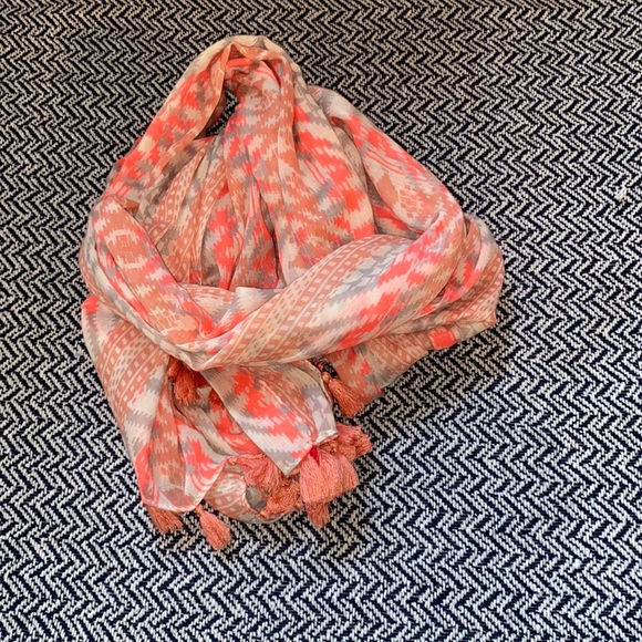 Forever 21 Pink Gray Aztec Fringe Tassels Summer Scarf Lightweight One Size - Picture 2 of 5